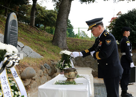 27일 울릉경비대 연경장에서 고 조영찬 총경 추모비 제막식이 열렸다. 경북경찰청 제공