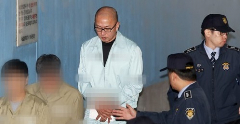최순실 씨의 영향력을 등에 업고 