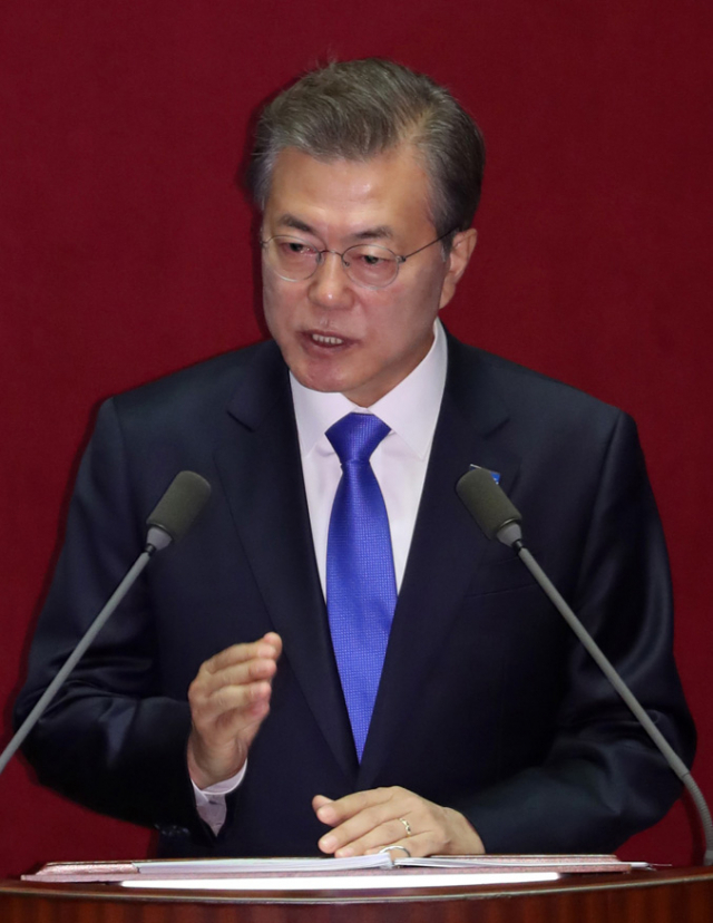문재인 대통령이 1일 오전 서울 여의도 국회 본회의장에서 내년도 예산안 국회 본회의 상정에 따른 시정연설에서 