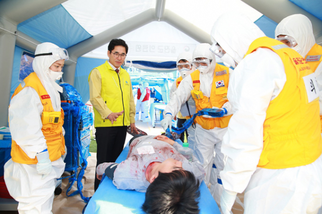 경상북도는 2일 지진으로 인한 한울 원전 3호기 방사능 누출사고를 가정해 울진군과 봉화군 일원에서 