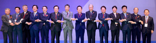 김관용 대한민국시도지사협의회장은 3일 부산 힐튼호텔에서 일본지사회와 공동으로 