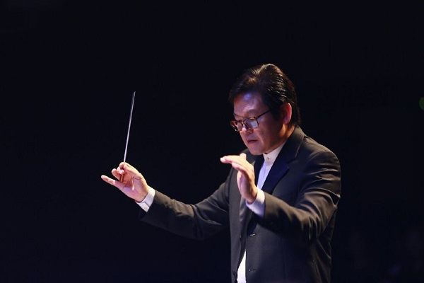 예술감독 겸 상임지휘자 이현창