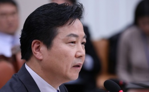 홍종학 중소벤처기업부 장관 후보자가 10일 오전 국회 산업통상자원중소벤처기업위원회에서 열린 인사청문회에서 의원 질의에 답하고 있다. 연합뉴스