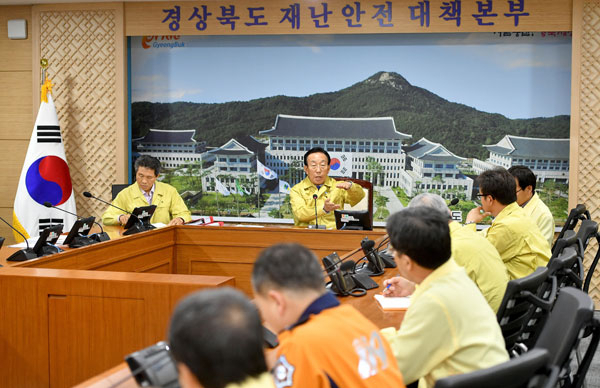 포항 지진 발생으로 김관용 경북도지사가 