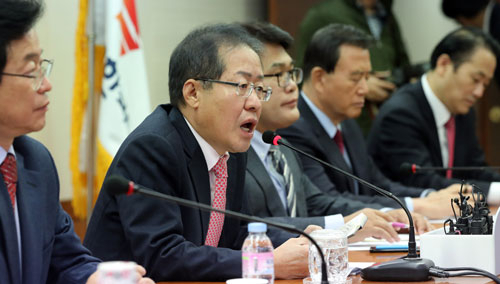 홍준표 자유한국당 대표가 15일 서울 여의도 당사에서 열린 최고위원