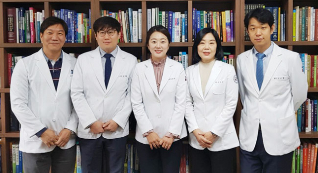 왼쪽부터 이재홍, 이전형, 김은정, 고주연, 이진환 교수. 대구보건대 제공