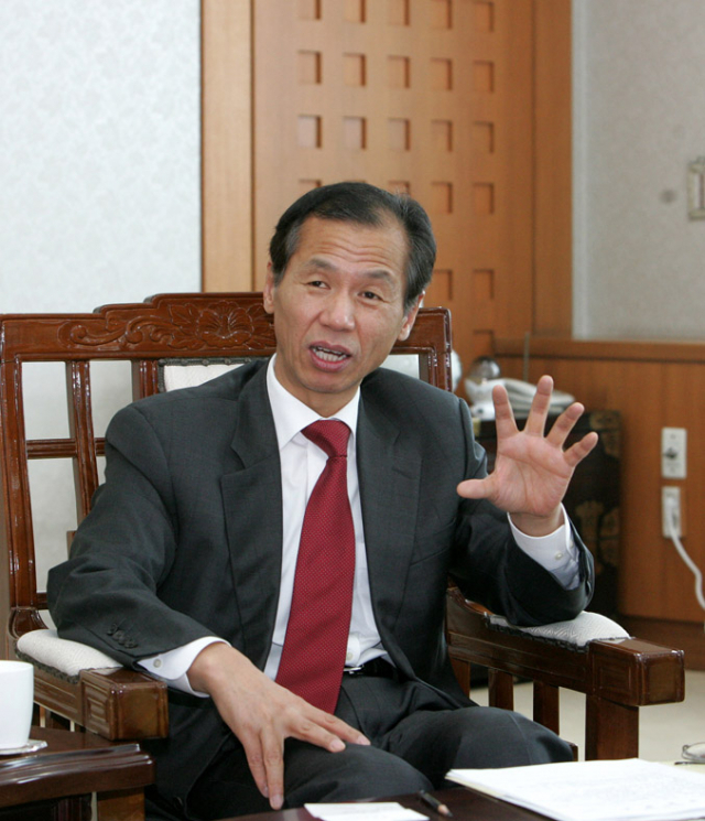 최문순 강원도지사는 평창동계올림픽의 성공을 확신했다. 그는 강원도의 역대 최고 시설에서 가장 훌륭한 이벤트가 펼쳐질 것이라고 했다. 강원도 제공