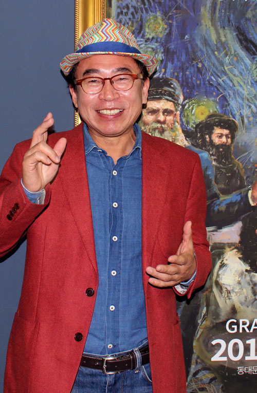 괴짜 기업인으로 알려진 조웅래 (주)맥키스컴퍼니 회장. 그의 삶은 도전의 연속이다. 조 회장은 최근 서울에서 IT기술을 응용한 테마파크를 개관했다. 그는 