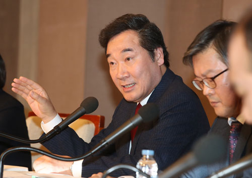 이낙연 국무총리가 29일 오전 서울 중구 프레스센터에서 열린 관훈토론회에서 발언하고 있다. 연합뉴스