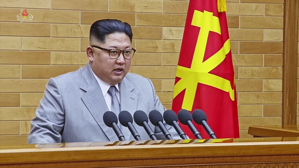 김정은 북한 노동당 위원장이 1일 오전 9시 30분(평양시 기준 9시)에 노동당 중앙위원회 청사에서 육성으로 신년사를 발표하고 있다. 연합뉴스