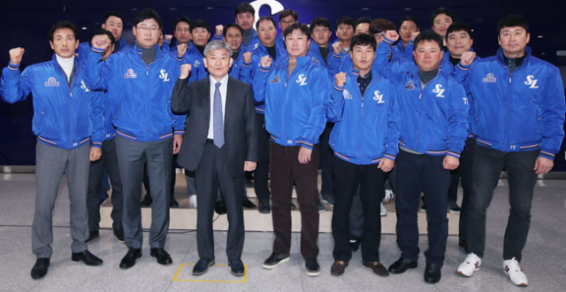 김한수 삼성 라이온즈 감독은 8일 대구삼성라이온즈파크에서 열린 임대기 구단주 겸 대표이사 취임식에서 