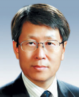 서울대 핵변환에너지연구센터(NUTRECK) 소장, 국제원자력인프라개발협회 회장, OECD-NEA 납냉각기술전문가회의 의장, 한국하이브리드원전개발추진단 단장, 원자력안전규제기술기준 기계재료분과위원장, 대한상사중재원 원자력분야 중재인.