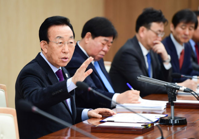 김관용 경북도지사가 9일 오전 열린 간부회의에서 김천과 성주 사드 배치 관련 정부의 특별대책을 요구했다. 경상북도 제공