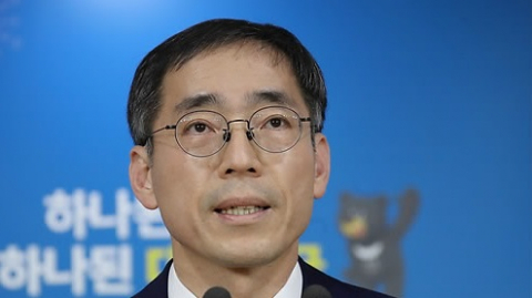 가상화폐 정부발표가 나왔다. 국무조정실 정기준 경제조정실장이 15일 오전 서울 세종로 정부서울청사에서 가상통화에 대한 정부 입장을 발표하고 있다. 연합뉴스