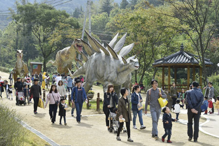 대구 남구청이 앞산 8경 지정에 나서면서 고산골 공룡공원이 유력한 후보지로 꼽히고 있다. 대구 남구청 제공
