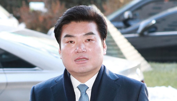 지난달 검찰에 출석한 원유철 의원 모습 연합뉴스
