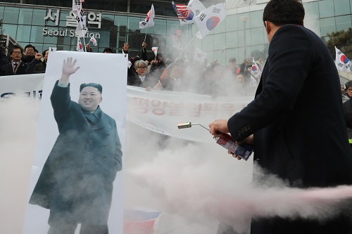 22일 오전 현송월 삼지연 관현악단 단장의 서울역 도착에 맞춰 서울역 광장에서 열린 