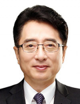 경제학박사, 현 한국재무관리학회 회장, 전 한국수출입은행 감사