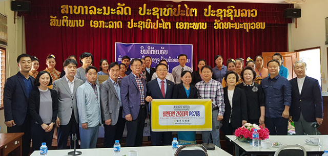 영주시의회가 라오스 비엔티안 주립 간호대학을 방문, 사랑의 PC를 전달했다. 영주시의회 제공