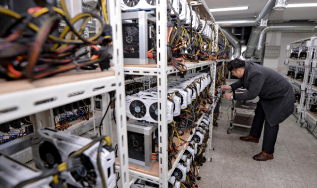 대구성서산업단지에 입주한 한 암호화폐 채굴장. 이 업체는 제조업 등록 업체가 아니라는 이유로 이전명령을 받아 된서리를 맞고 있다. 김영진 기자