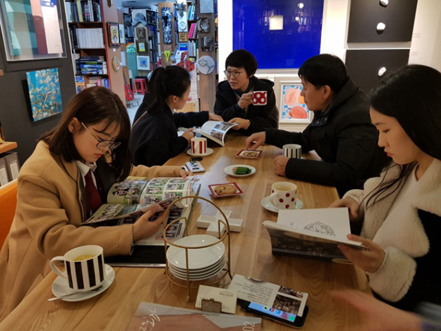 북 카페 갤러리 
