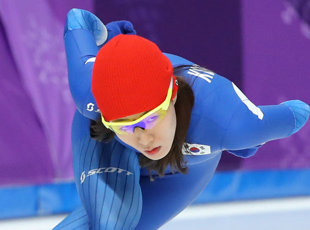 이상화가 13일 강릉 스피드스케이팅 경기장에서 올림픽 500m 3연패를 위한 훈련을 하고 있다. 연합뉴스