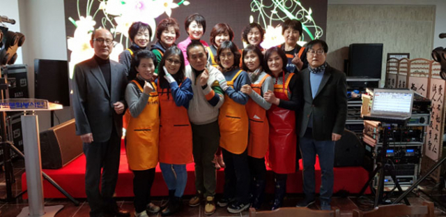 경도문화봉사단은 지난달 27일 봉사단 사무실에서 홀몸노인, 장애인 등 150여 명에게 짜장면 무료급식을 했다.