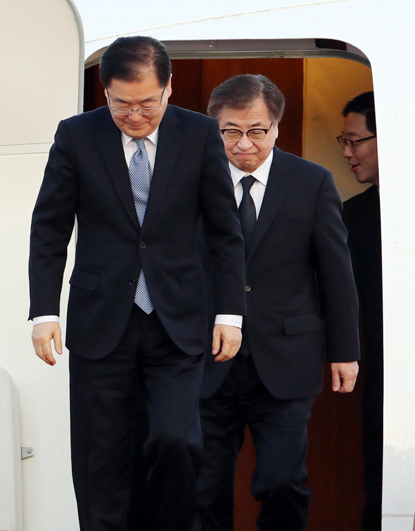 정의용 청와대 국가안보실장(왼쪽)과 서훈 국가정보원장. 연합뉴스