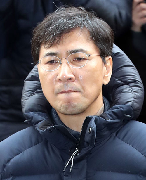 여비서 성폭행 의혹을 받는 안희정 전 충남지사가 9일 오후 서울 마포구 서울서부지검에 자진출석하고 있다. 연합뉴스
