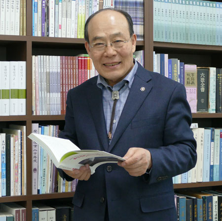 이동수 제15대 안동문화원 원장은 