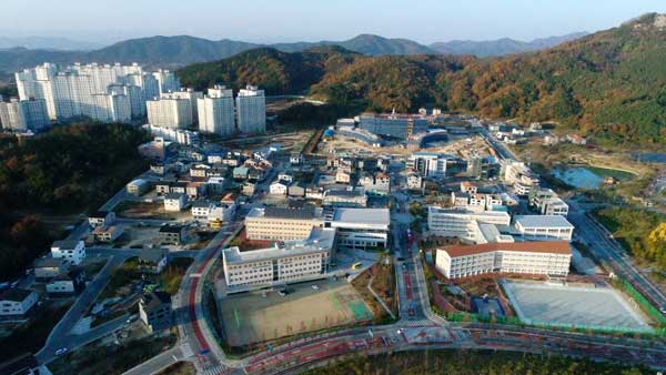도청신도시가 도시 기능을 하나씩 빠르게 갖춰가고 있다. 사람들이 몰리면서 교육