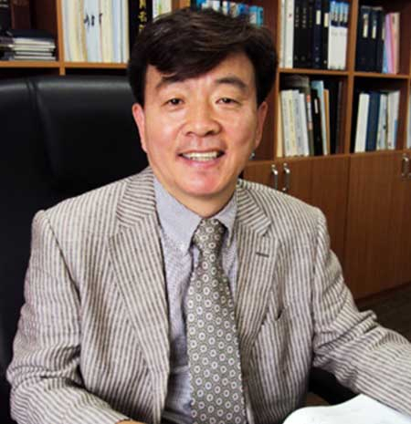 대구염색산업단지관리공단 김이진 신임 이사장은 업무 효율성 개선이 시급하다고 했다. 이를 위해 전문 경영인 도입과 전략TF 구성을 약속했다.