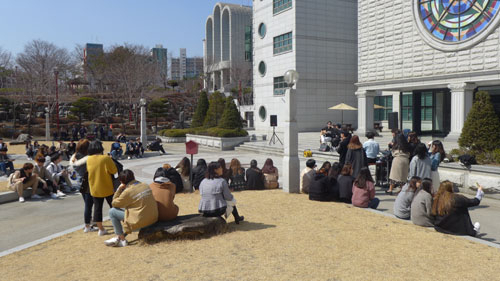 대구과학대가 매주 화요일 점심시간마다 학생들에게 활력을 불어넣어 주는 