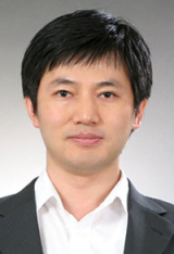 중앙대학교 영문학/문화연구 박사수료. (사)문화사회연구소 소장 역임.
