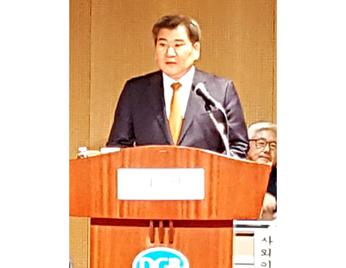 23일 오전 10시 대구은행 제2본점에서 열린 DGB금융지주 정기주주총회에서 박인규 DGB금융지주 회장이 대구은행장직 사임 의사를 밝히고 있다.