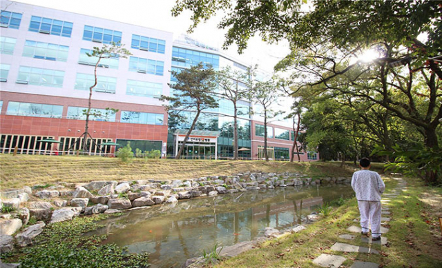 3만6천967㎡ 규모의 언더로뎀요양병원은 내과