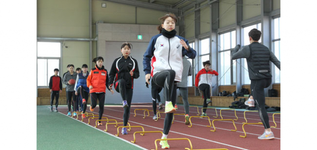 전국 최고 수준의 시설을 갖춘 예천 실내육상훈련장은 겨울철 훈련을 위한 전지훈련장소로 각광받고 있다. 예천군 제공