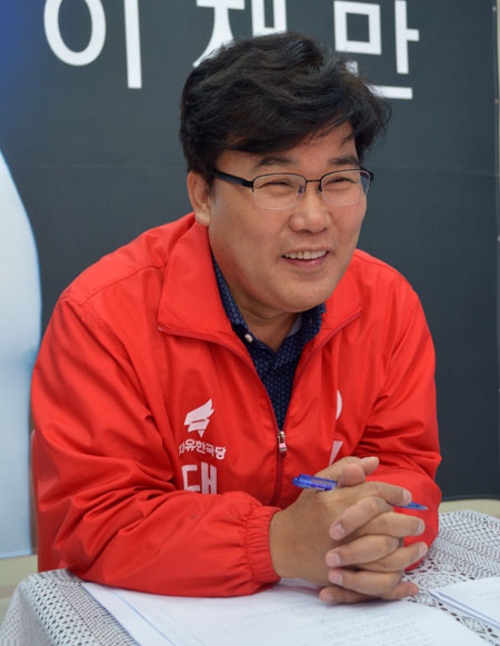 이재만 전 자유한국당 최고위원이 불법 여론조사 등에 관여한 혐의로 7일 경찰에 소환됐다. 매일신문 DB.