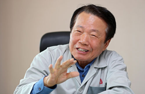 제10회 서상돈상에 선정된 노희찬 삼일방직 대표이사 회장은 40년 넘게 섬유업에 종사하면서 지역 경제계를 이끌었다. 김영진 기자 kyjmaeil@msnet.co.kr