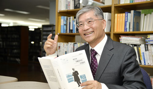 손태룡 음악문헌학회장이 자신의 저서 