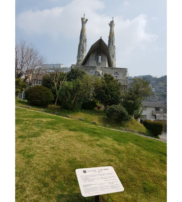 스페인 바르셀로나에 있는 가우디성당을 닮은 26인의 순례기념교회.