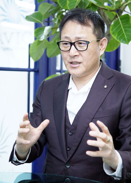 김인규 다비치 안경체인 대표. 사진 이무성 객원기자
