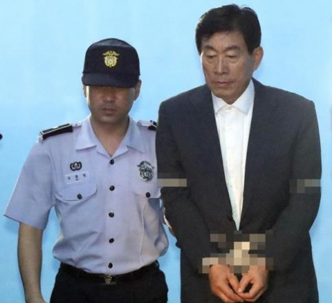 파기환송심에서 다시 법정구속된 원세훈 전 국정원장 [연합뉴스 자료사진]