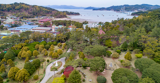일제강점기 인권 탄압의 상징으로 한센병 환자들을 감금하고 검시, 금식, 체벌, 강제노역 등 징벌하던 곳이다. 등록문화재 제67호.