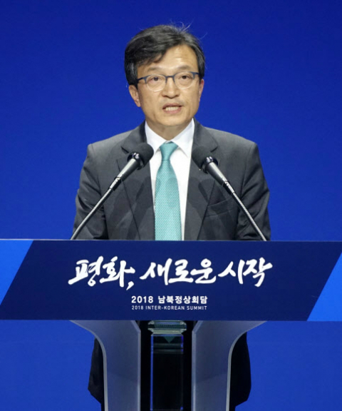 김의겸 청와대 대변인이 27일 경기 일산 메인프레스센터에서 브리핑을 하고 있다. 연합뉴스