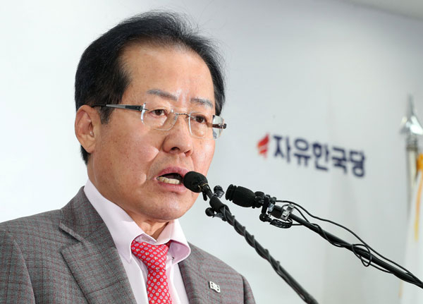 홍준표 자유한국당 대표가 지난달 30일 오후 서울 여의도 당사에서 4