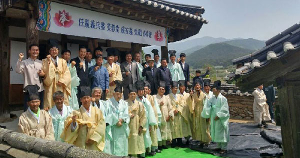 5일 봉화 물야면 춘우재 별묘에서 후손 100여 명이 모인 가운데 임란 의병장 성안의 선생 봉행 춘향사가 열렸다.