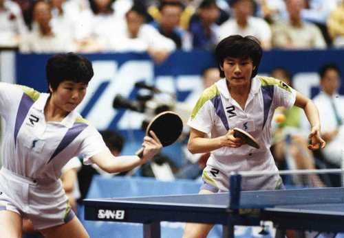 탁구 남북 단일팀은 1991년 지바 세계선수권대회에서 중국을 꺾고 금메달을 차지했다. 당시 중국과의 경기에 나선 이분희(북한, 왼쪽)와 현정화(한국). 연합뉴스