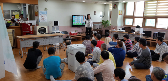 경북 예천 풍양면 극락마을 거주자들이 지난 지방선거에 앞서 