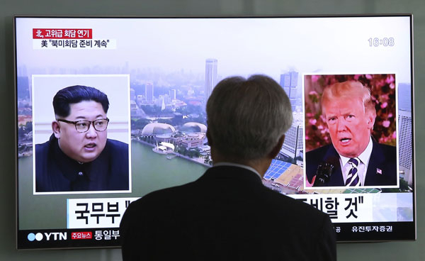 북한은 16일 김계관 외무성 제1부상을 내세워 북미 정상회담과 비핵화 과정에 대한 미 행정부 인사들의 발언을 조목조목 지목하며 정상회담 재검토까지 시사했다. 사상 첫 북미 정상회담을 목전에 두고 북한의 일방적인 핵폐기, 일방적인 